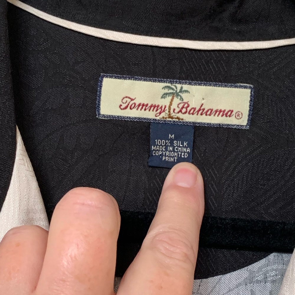 Tommy Bahama Black/Cream Hawaiian 100% Silk Short Sleeve Button Up 🌴 - Picture 6 of 12